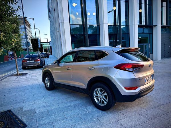 Hyundai Tucson SUV, Diesel, 2015, Gold