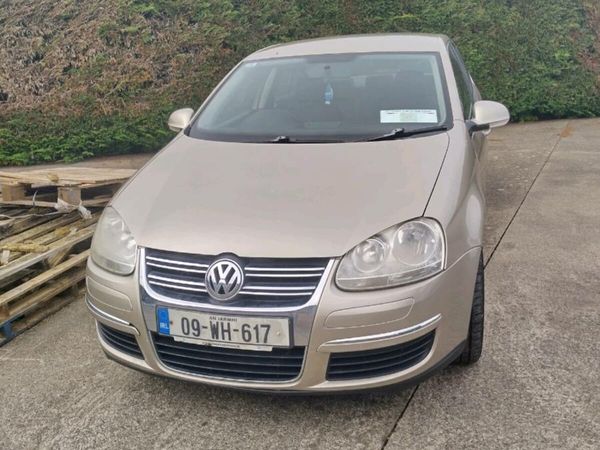 Volkswagen Jetta Saloon, Diesel, 2009, Beige