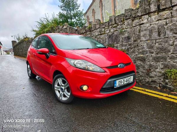 Ford Fiesta Hatchback, Petrol, 2009, Red
