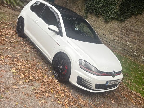 Volkswagen Golf Hatchback, Petrol, 2014, White