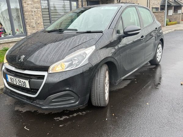 Peugeot 208 Hatchback, Diesel, 2016, Black
