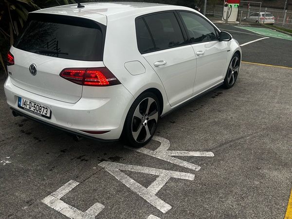 Volkswagen Golf Hatchback, Petrol, 2014, White