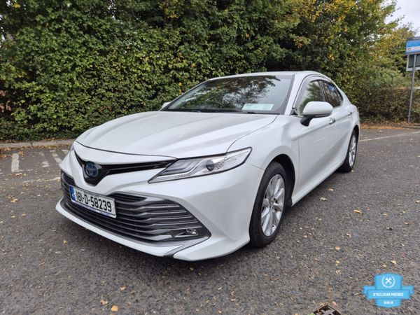 Toyota Camry Saloon, Petrol, 2018, White