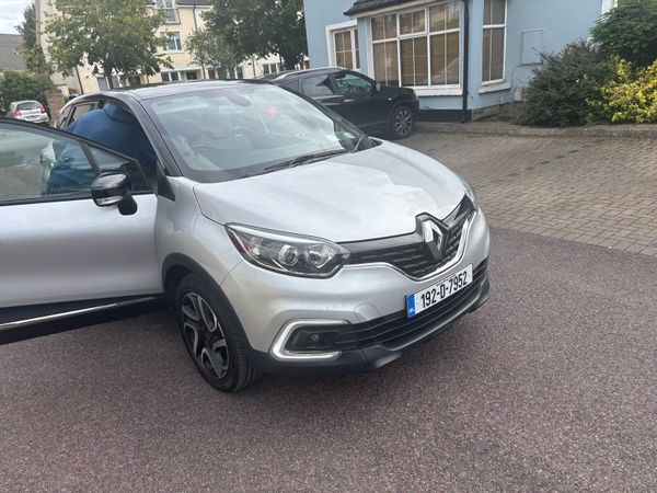 Renault Captur Hatchback, Diesel, 2019, Grey