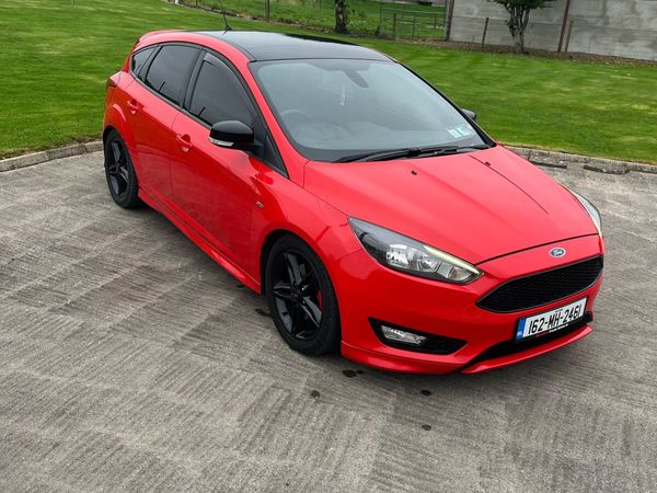 Ford Focus Hatchback, Diesel, 2016, Red