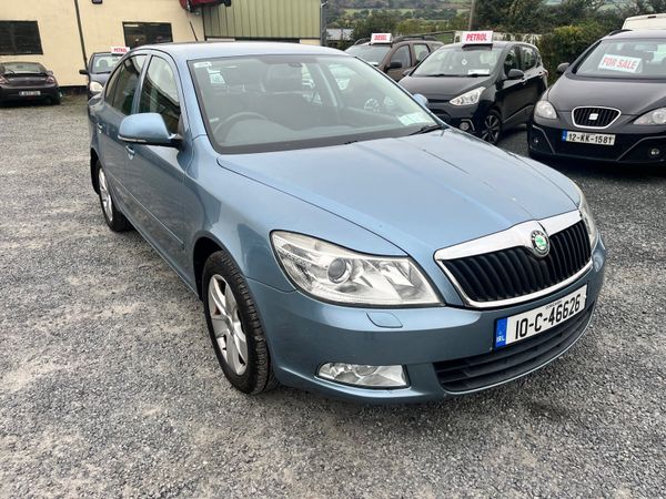 Skoda Octavia Hatchback, Petrol, 2010, Grey