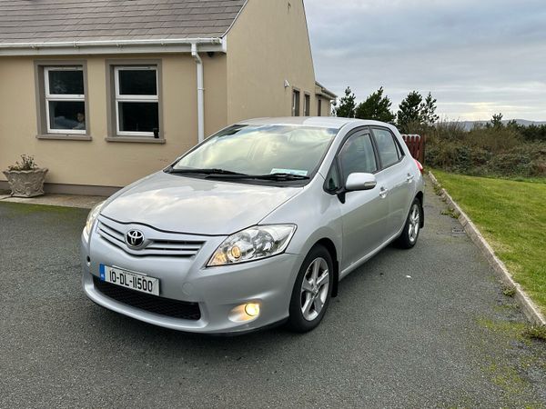 Toyota Auris Hatchback, Diesel, 2010, Silver