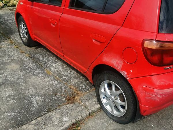 Toyota Yaris Hatchback, Petrol, 2005, Red