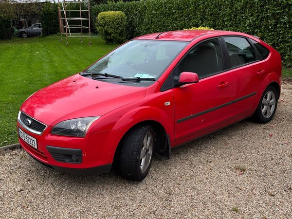 Ford Focus Hatchback, Petrol, 2007, Red
