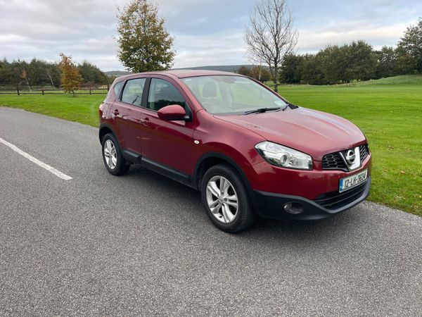 Nissan Qashqai Hatchback, Diesel, 2012, Red
