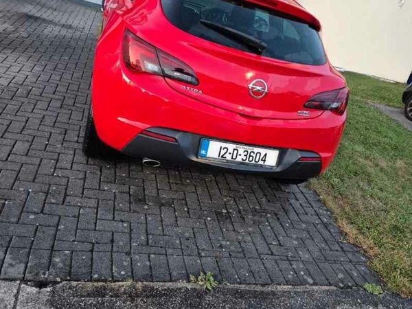 Opel Astra Hatchback, Diesel, 2012, Red
