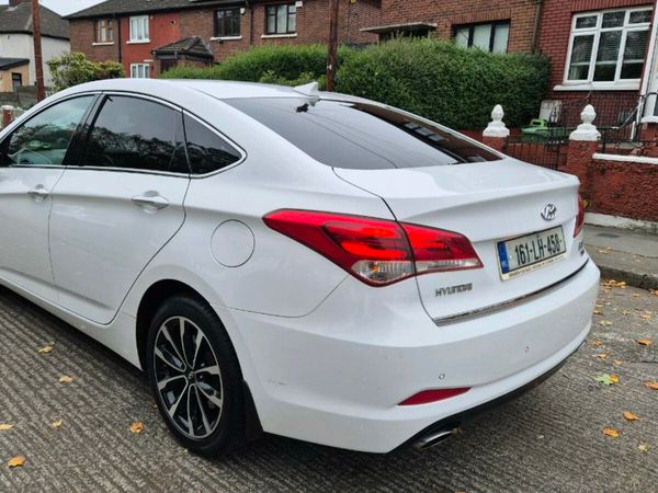 Hyundai i40 Saloon, Diesel, 2016, White