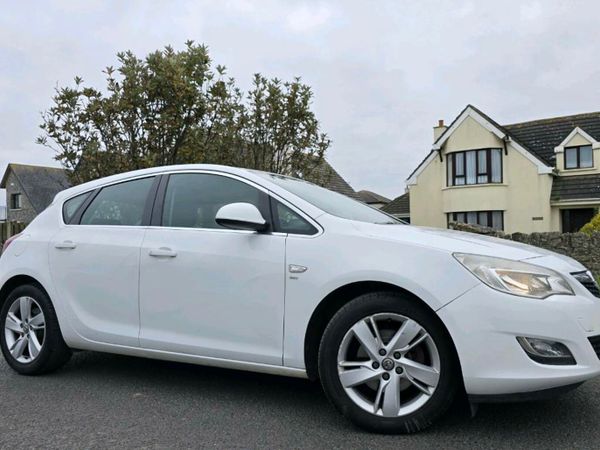 Vauxhall Astra Hatchback, Diesel, 2014, White