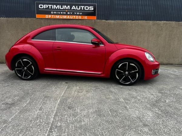 Volkswagen Beetle Hatchback, Petrol, 2014, Yellow