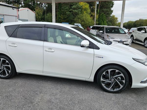 Toyota Auris Hatchback, Petrol Hybrid, 2017, White