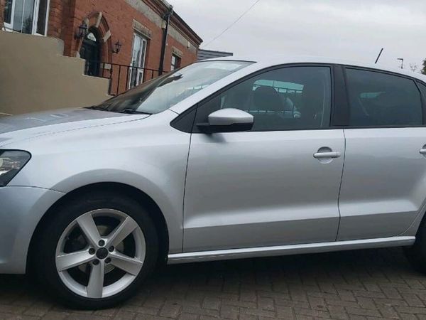 Volkswagen Polo Hatchback, Petrol, 2015, Silver
