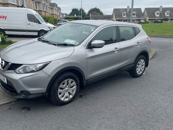 Nissan Qashqai Hatchback, Diesel, 2014, Silver