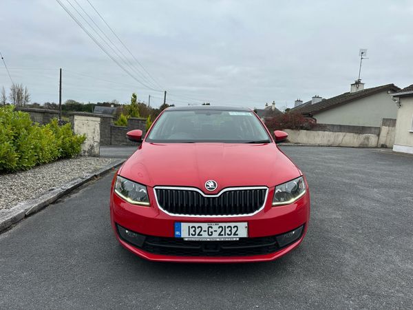 Skoda Octavia Hatchback, Diesel, 2013, Red