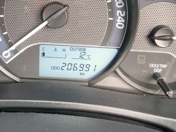 Toyota Auris Hatchback, Diesel, 2015, Red