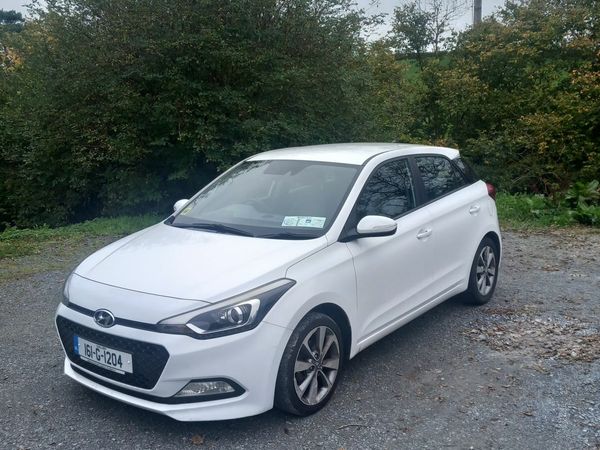 Hyundai i20 Hatchback, Petrol, 2016, White