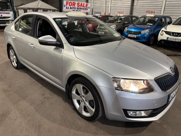 Skoda Octavia Saloon, Petrol, 2014, Silver