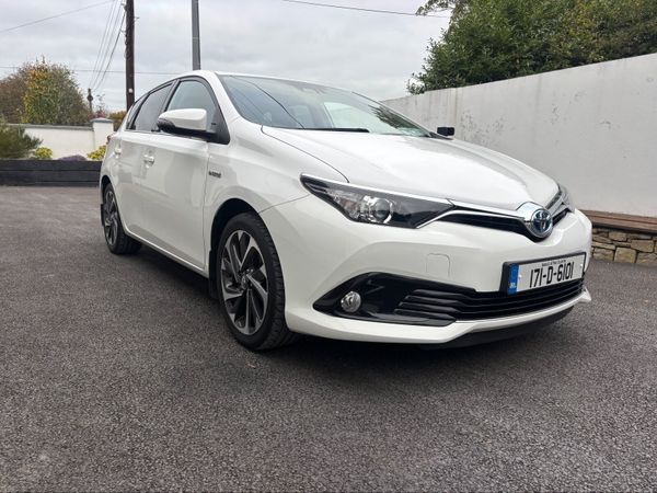 Toyota Auris MPV, Petrol Hybrid, 2017, White