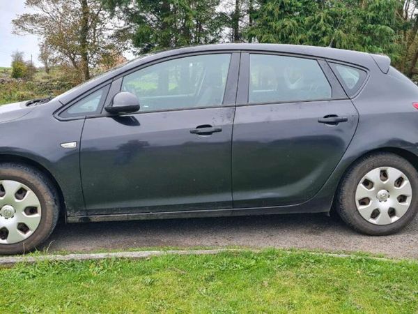 Vauxhall Astra Hatchback, Petrol, 2012, Black