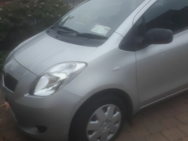 Toyota Yaris Hatchback, Petrol, 2006, Silver