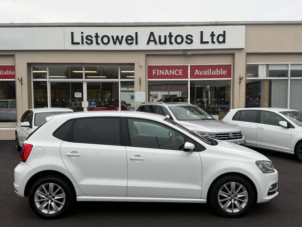 Volkswagen Polo Hatchback, Petrol, 2015, White