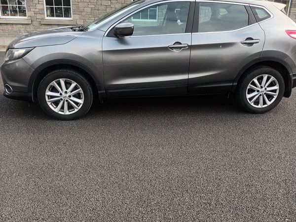 Nissan Qashqai Hatchback, Diesel, 2016, Grey