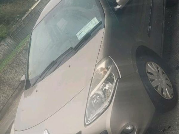 Renault Clio Hatchback, Ethanol Petrol, 2010, Gold