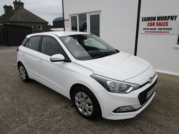 Hyundai i20 Hatchback, Petrol, 2017, White