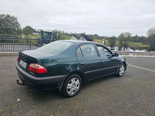 Toyota Avensis Saloon, Petrol, 2002, Green