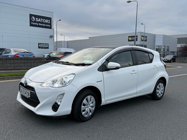 Toyota Aqua Hatchback, Petrol Hybrid, 2016, White
