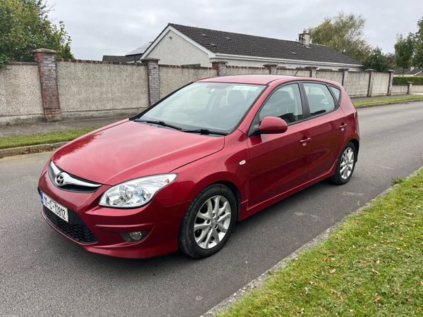 Hyundai i30 Hatchback, Diesel, 2011, Red