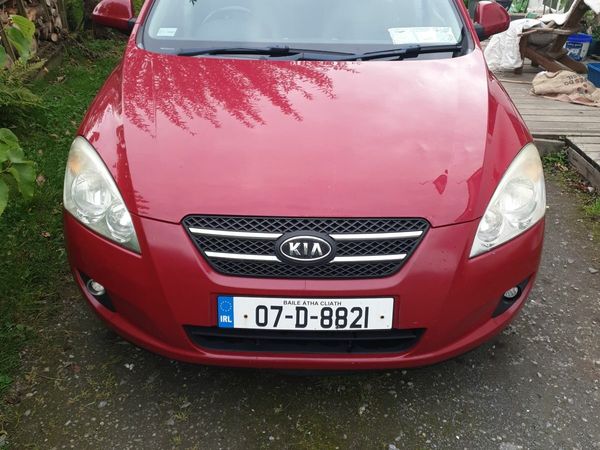 Kia Ceed Hatchback, Petrol, 2007, Red