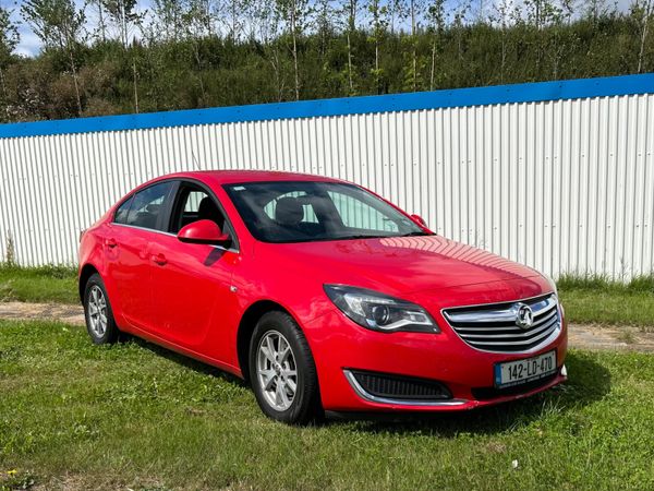 Vauxhall Insignia Hatchback, Diesel, 2014, Red