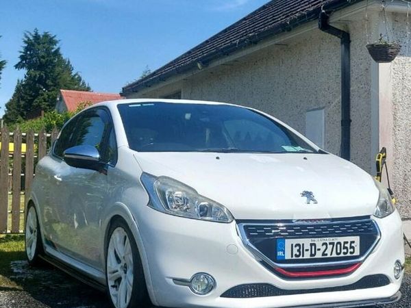 Peugeot 208 Hatchback, Petrol, 2013, White