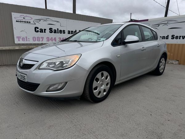 Vauxhall Astra Hatchback, Diesel, 2010, Silver