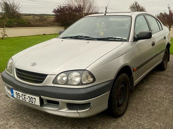 Toyota Avensis Saloon, Petrol, 1999, Silver
