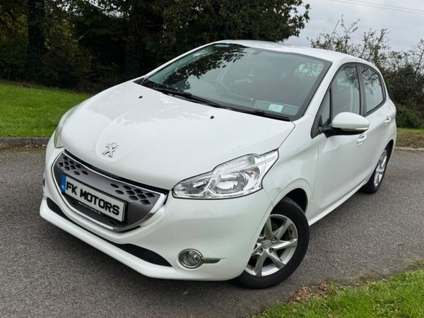 Peugeot 208 Hatchback, Diesel, 2013, White