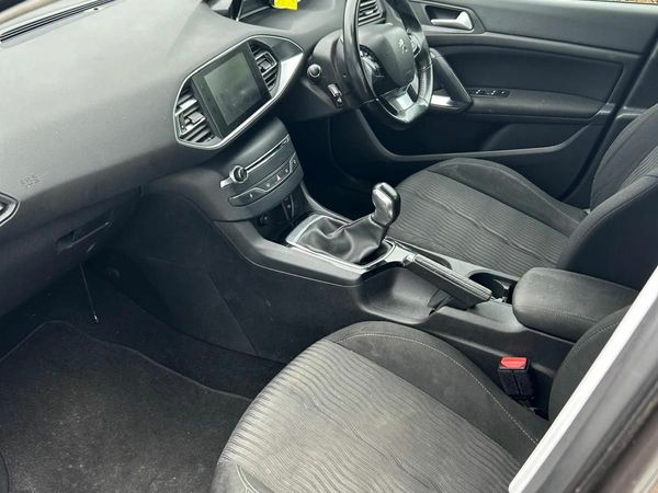 Peugeot 308 Hatchback, Diesel, 2015, Grey