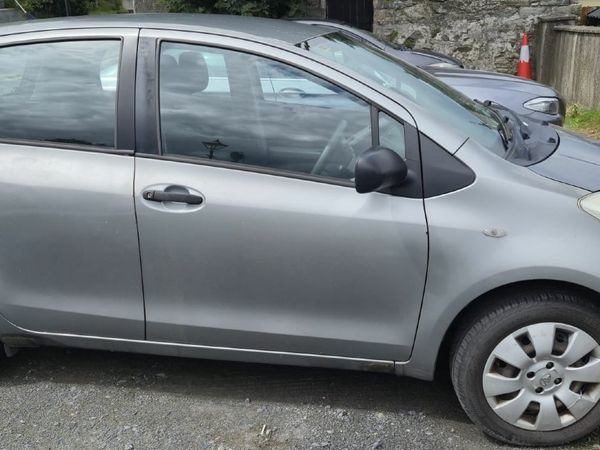 Toyota Yaris Hatchback, Petrol, 2009, Silver