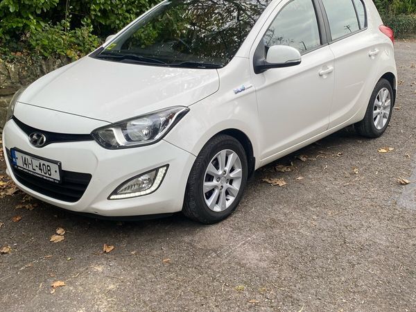 Hyundai i20 Hatchback, Petrol, 2014, White