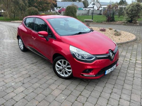 Renault Clio Hatchback, Petrol, 2017, Red