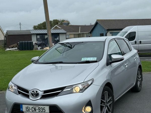 Toyota Auris Hatchback, Diesel, 2015, Silver