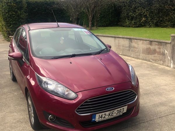Ford Fiesta Hatchback, Petrol, 2014, Red