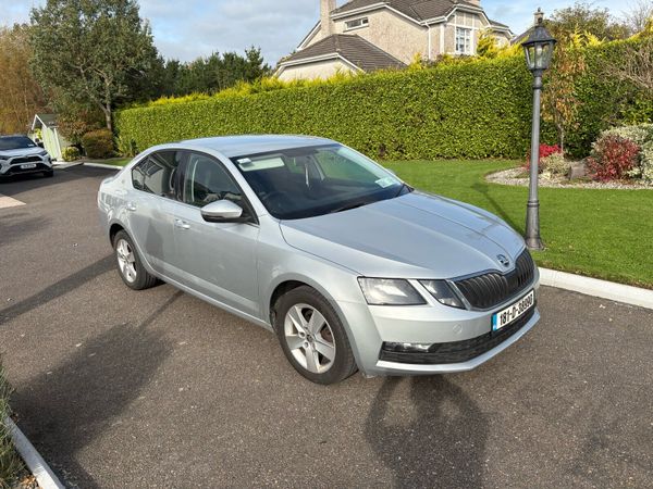Skoda Octavia Saloon, Diesel, 2018, Grey