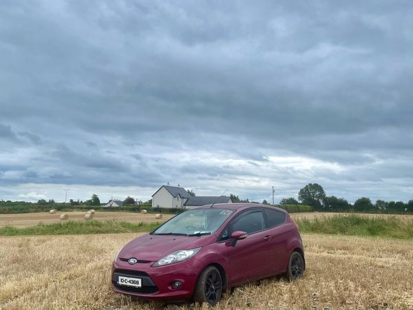 Ford Fiesta Hatchback, Petrol, 2010, Red