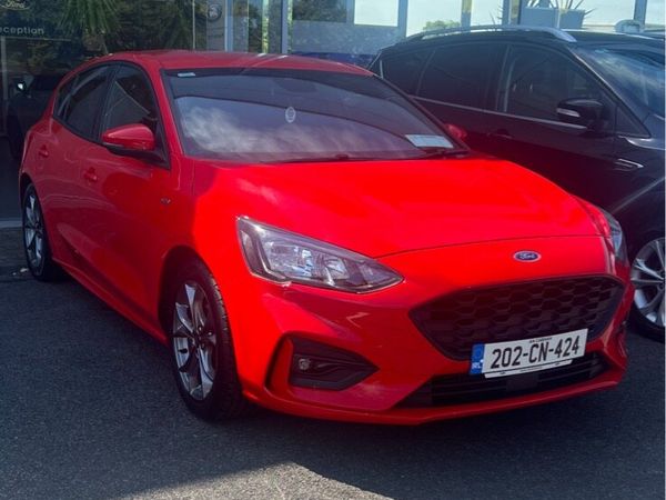 Ford Focus Hatchback, Petrol, 2020, Red